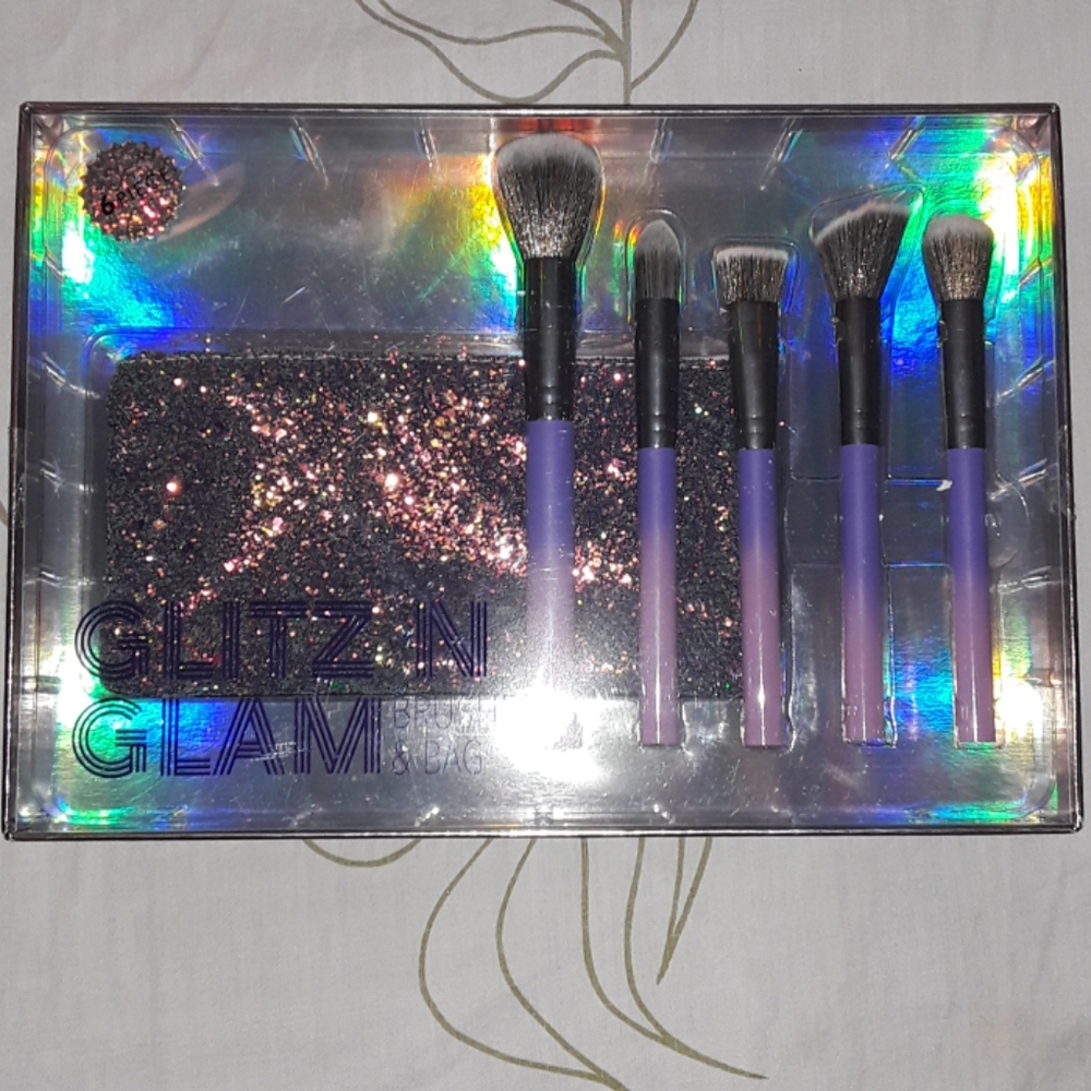 Beauty Concepts Glitz & Glam brushes and bag - Picture 2 of 4